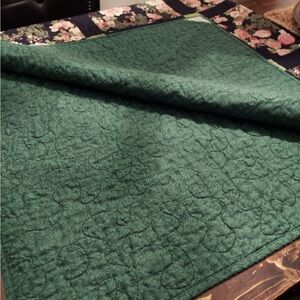 Cottage Quilters Quilted Throw or Wheelchair Legs Throw lightly used & laundered